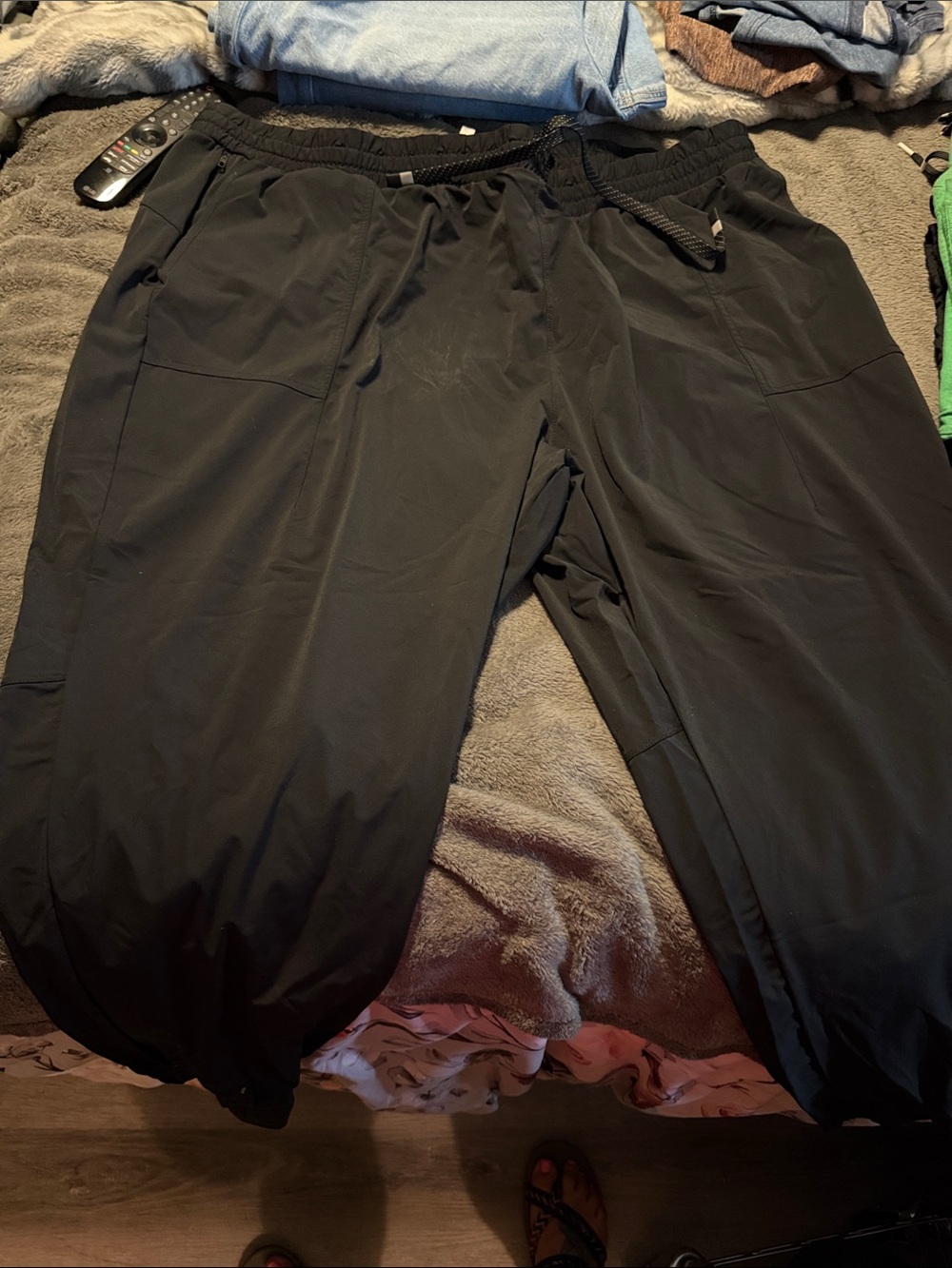 Fabletics women’s Black Athletic Jogger Sweatpants